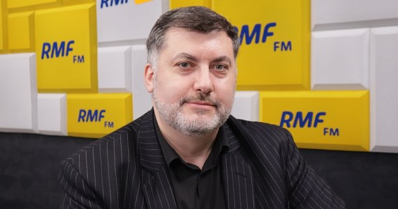 "Marsz Niepodległości odbędzie się" - mówił w Porannej rozmowie w RMF FM poseł Konfederacji Artur Dziambor. Co w sytuacji, jeśli sąd nie zgodzi się na jego organizację? "Będzie nam bardzo smutno. Ci, którzy by chcieli przyjechać na Marsz Niepodległości i mają go już zaplanowanego w kalendarzu, przyjadą po prostu się przespacerować ulicami Warszawy - to zawsze miła przygoda" - mówił parlamentarzysta. "Spacery nigdy nie były jeszcze nielegalne. Możemy dojść do tych czasów" - dodał. "Chciałbym, żeby prezydent Warszawy nie robił sobie politycznych operacji na tym Marszu - chciałbym, żeby przyszedł na ten Marsz. Ja go wielokrotnie zapraszałem. Sam z nim pójdę, możemy iść pod rękę, żeby czuł się bezpiecznie i żeby zobaczył, że nie ma niczego złego w tym marszu" - oświadczył gość RMF FM. 