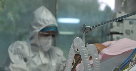 Na Ukrainie poprzedniej doby wykryto ponad 26 tys. zakażeń koronawirusem. To najwięcej od początku pandemii - wynika danych resortu ochrony zdrowia tego kraju.
