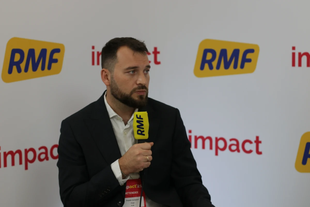 "To, co dzieje się na rynku nieruchomości, nie wygląda na bańkę. Ceny są wysokie i na razie niższe nie będą" – ocenia Piotr Arak, szef Polskiego Instytutu Ekonomicznego. Zwraca jednak uwagę na to, że ten wzrost po część jest patologiczny. Fakt, że mieszkania kupują inwestorzy, podbijając ceny, powoduje, że zwykłych ludzi nie stać na własne "M". Jak można to uregulować? O tym Krzysztof Berenda rozmawiał z Piotrem Arakiem podczas kongresu Impact'21 w Poznaniu.