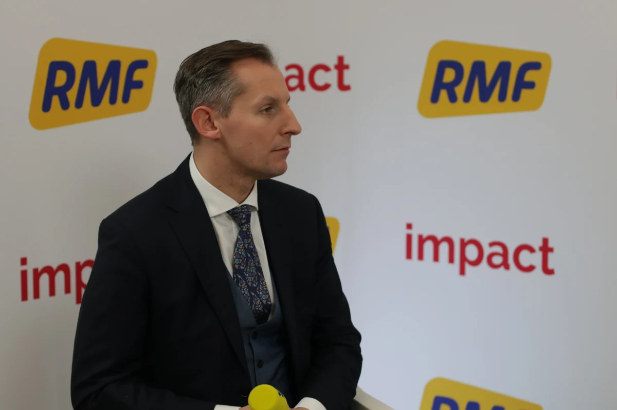 W czasie pandemii pojawia się coraz więcej naciągaczy próbujących oszukać starsze osoby. Oferują urządzenia paramedyczne, które w rzeczywistości służą jedynie naciąganiu ludzi. Są sprzedawane nadmiernie drogo i niekorzystnie dla klientów. Jakie jeszcze patologie pojawiły się w czasie pandemii? O tym Krzysztof Berenda rozmawiał podczas kongresu Impact’21 z Tomaszem Chróstnym, prezesem Urzędu Ochrony Konkurencji i Konsumentów.