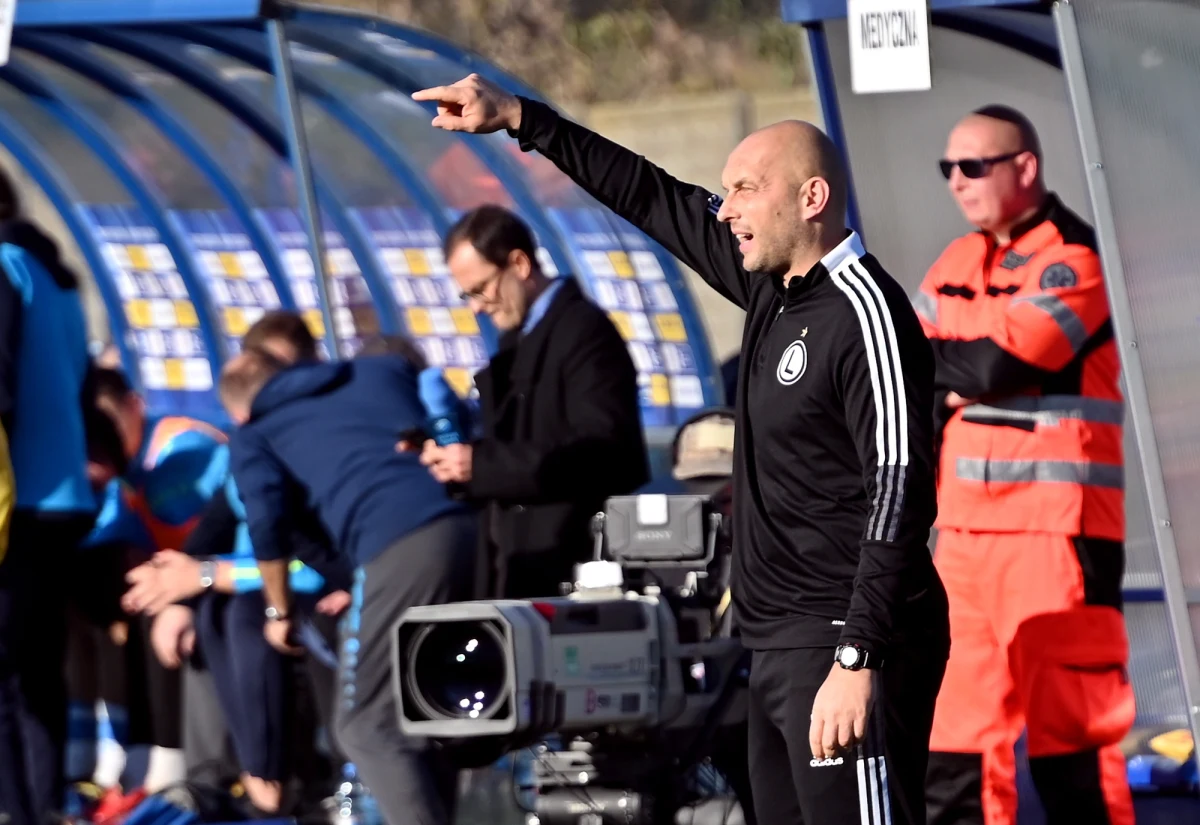 Legia Warszawa nie zachwyciła w Skolwinie. Pokonała wprawdzie 3-ligowy Świt, ale nie zdominowała niżej notowanego rywala. Gola na wagę awansu do 1/8 finału piłkarskiego Pucharu Polski zdobył Lindsay Rose. To był debiut Marka Gołębiewskiego w roli trenera Legii.