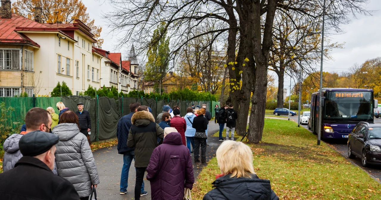 Kolejka do szczepień w Rydze