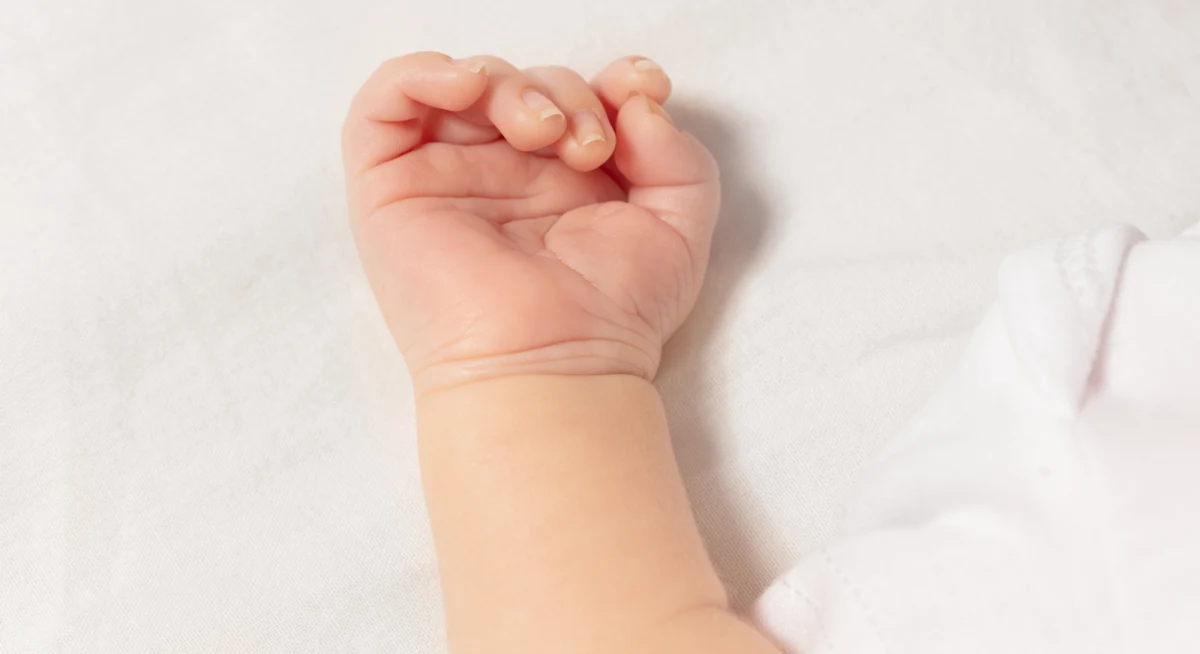 ​Tragedia w Hajnówce w województwie podlaskim. Półroczne dziecko miało spaść z wersalki. Chłopiec nie przeżył.