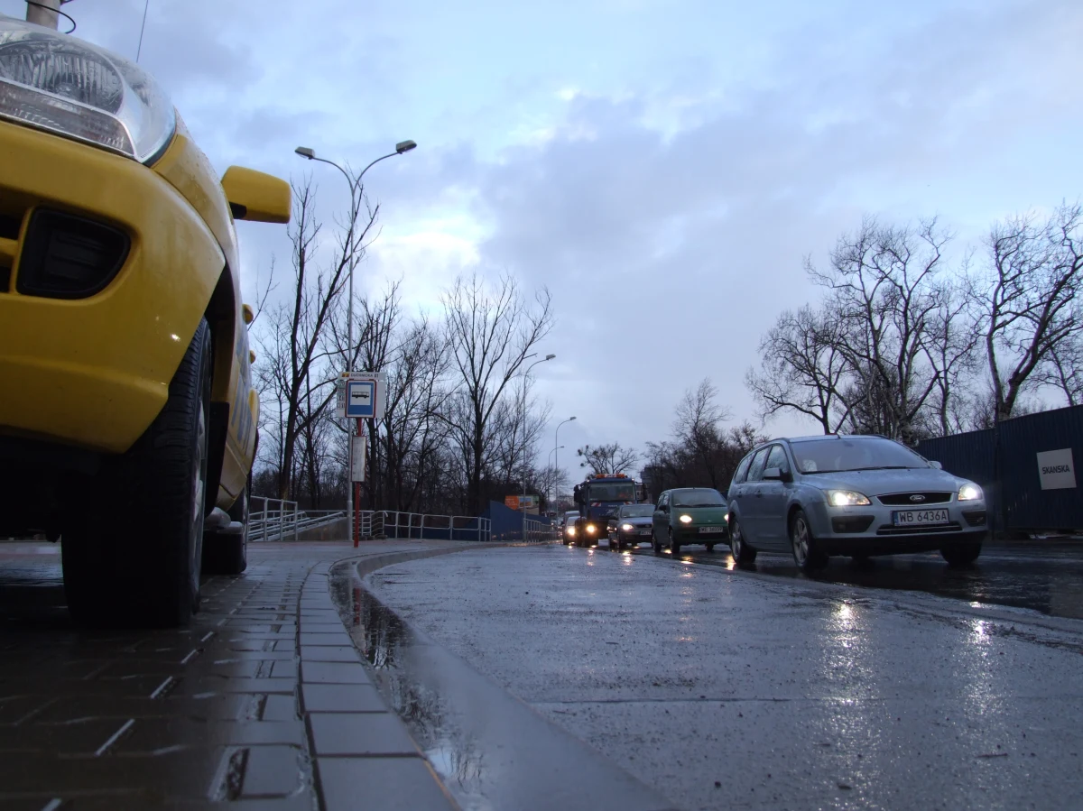 Od soboty w Puławach i w Łukowie (Lubelskie) zostaną wprowadzone dodatkowe linie autobusowe na trasach dojazdowych do cmentarzy. Przejazdy będą bezpłatne. W pobliżu nekropolii zmieni się też organizacja ruchu.