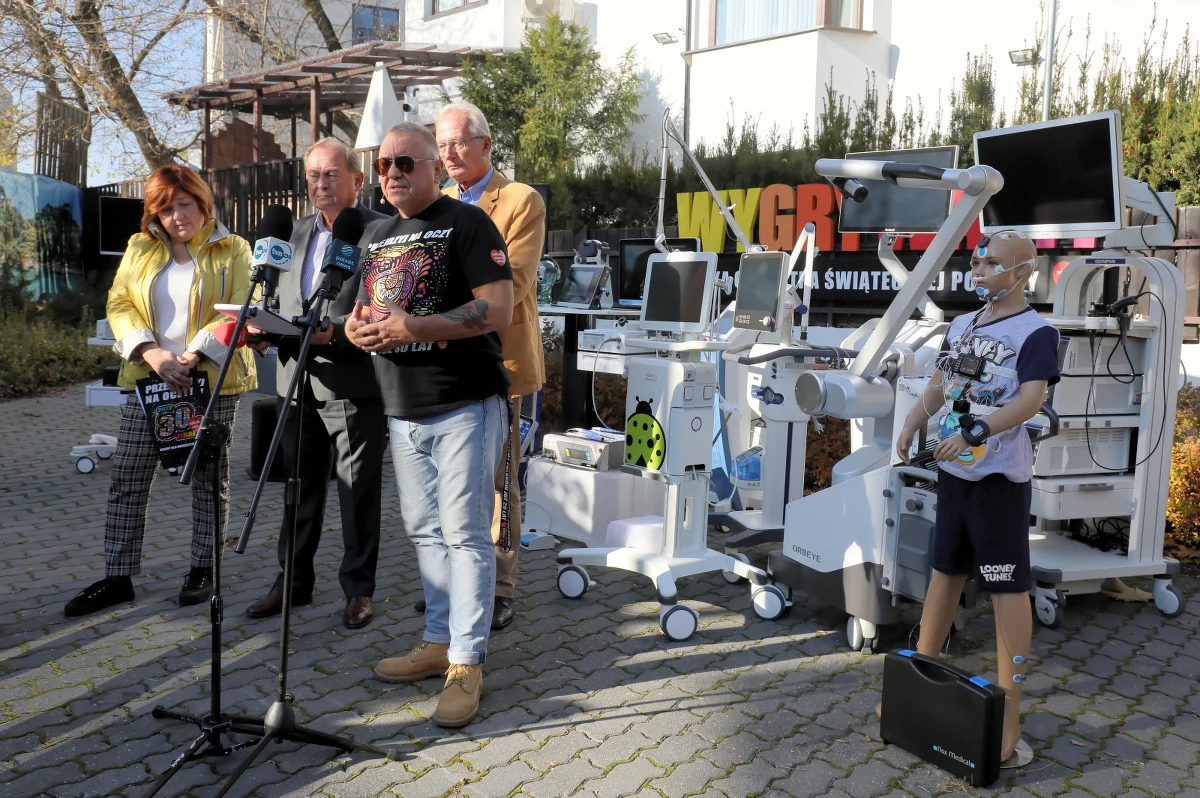 ​Jesteśmy w kontakcie z burmistrzem Michałowa i w najbliższych dniach chcemy stworzyć na granicy polsko-białoruskiej punkt humanitarny. Ma on skoordynować działania ludzi udzielających tam pomocy - powiedział dzisiaj w Warszawie szef WOŚP Jerzy Owsiak.