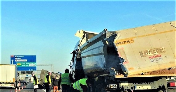 Na 8. kilometrze Autostradowej Obwodnicy Wrocławia w kierunku Warszawy doszło do zdarzenia drogowego z udziałem dwóch pojazdów ciężarowych. 