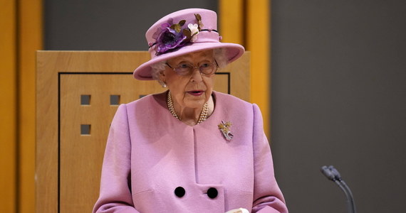 Lekarze zalecili brytyjskiej królowej Elżbiecie II odpoczynek przez co najmniej następne dwa tygodnie i podejmowanie jedynie "lekkich obowiązków związanych z pracą za biurkiem" – poinformował Pałac Buckingham.