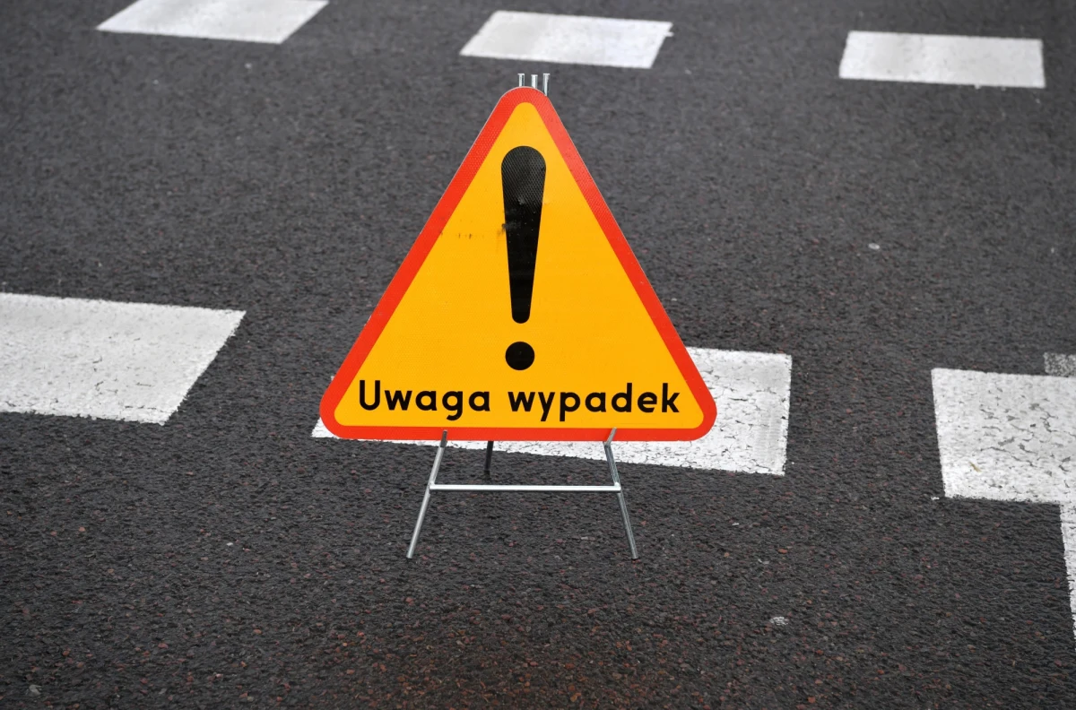 Poważne utrudnienia na obwodnicy Krakowa. Dwie osoby zostały ranne w wypadku w okolicach węzła Łagiewnickiego - lądował tam śmigłowiec LPR. W okolicach Węzła Tynieckiego doszło z kolei do kolizji sześciu aut.