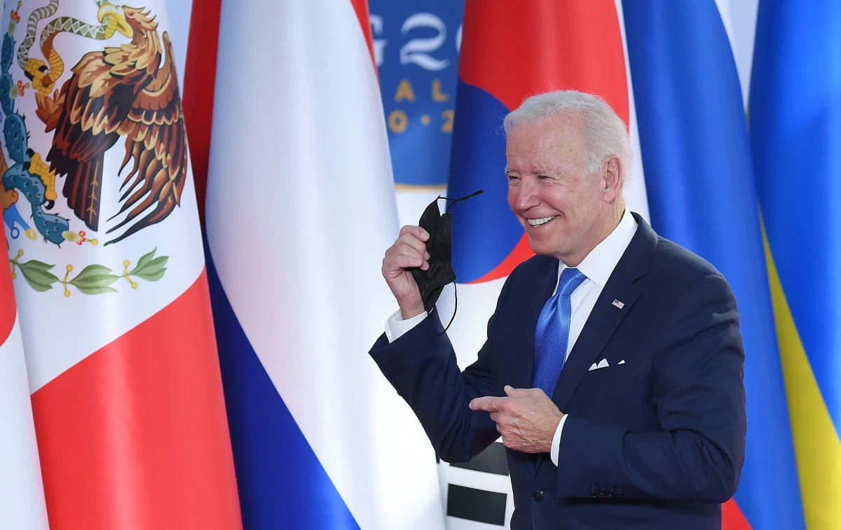 Prezydent Joe Biden i kanclerz Niemiec Angela Merkel rozmawiali w kuluarach szczytu G20 w Rzymie o działaniach, mających powstrzymać Rosję przed manipulowaniem przepływami gazu ziemnego w celach politycznych - podał Biały Dom.
