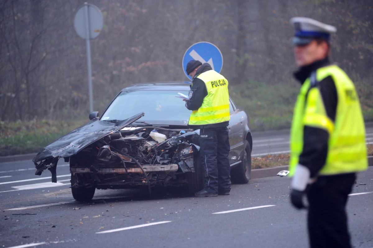 W ciągu roku przeciętne ceny ubezpieczeń OC spadły w Polsce o 10,6 procent - tak wynika z pierwszej odsłony Raportu Ubezpieczeniowego RMF FM i Rankomat.pl. Wspólnie co miesiąc będziemy badać, jak zmieniają się stawki obowiązkowego dla kierowców ubezpieczenia.