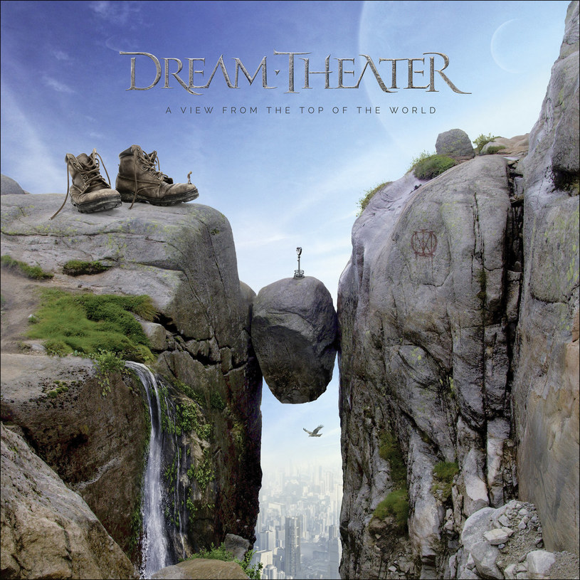 Dream Theater po udanym "Distance Over Time" zdecydowali, że nie będą wymyślać koła na nowo. Filozofia tworzenia "A View From The Top of The World" jest dość bliska temu, co udało się uzyskać przy ostatniej płycie. I bardzo dobrze.