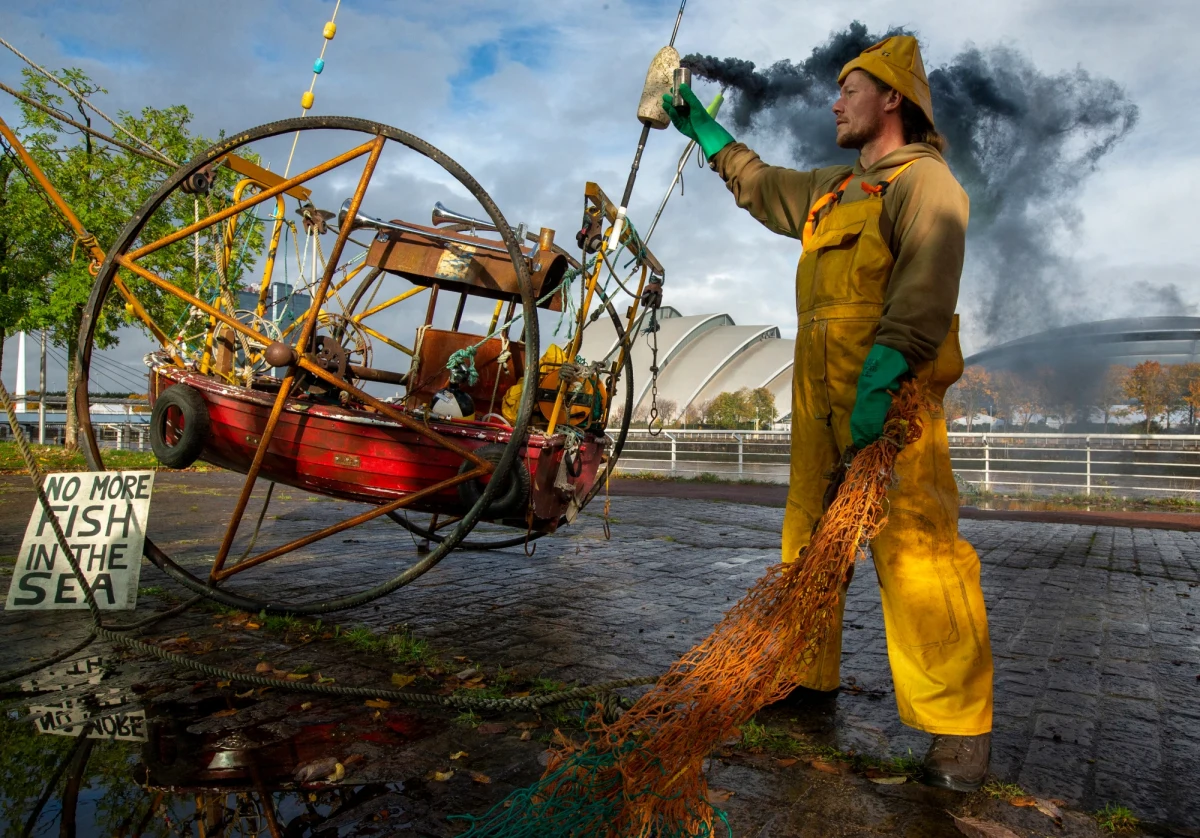 Dziś w Glasgow rozpoczyna się szczyt klimatyczny. Głównym celem trwającej do 12 listopada konferencji jest wzmocnienie uzgodnień zawartych w Paryżu w 2015 r. - gdy po raz pierwszy wszystkie kraje zawarły porozumienie o walce z globalnym ociepleniem i redukcji emisji gazów cieplarnianych. Jak podkreśla w rozmowie z RMF FM Kamil Wyszkowski, przedstawiciel i dyrektor wykonawczy United Nations Global Compact w Polsce, ten szczyt będzie miał bardzo duże znaczenie dla tzw. przeciętnego Kowalskiego, m.in. może oznaczać podwyżki cen za prąd, jeżeli Polska nie wejdzie na ścieżkę tzw. zielonej energii. 