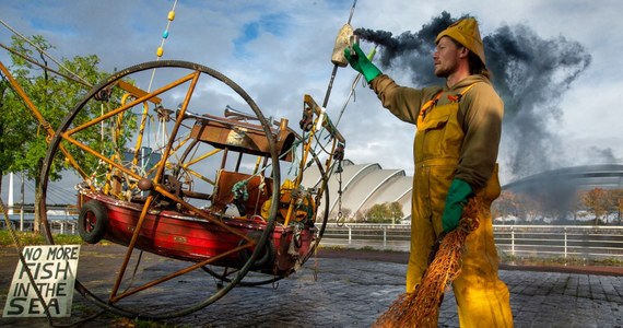 Dziś w Glasgow rozpoczyna się szczyt klimatyczny. Głównym celem trwającej do 12 listopada konferencji jest wzmocnienie uzgodnień zawartych w Paryżu w 2015 r. - gdy po raz pierwszy wszystkie kraje zawarły porozumienie o walce z globalnym ociepleniem i redukcji emisji gazów cieplarnianych. Jak podkreśla w rozmowie z RMF FM Kamil Wyszkowski, przedstawiciel i dyrektor wykonawczy United Nations Global Compact w Polsce, ten szczyt będzie miał bardzo duże znaczenie dla tzw. przeciętnego Kowalskiego, m.in. może oznaczać podwyżki cen za prąd, jeżeli Polska nie wejdzie na ścieżkę tzw. zielonej energii. 