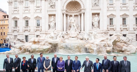 Na szczycie G20 w Rzymie zawarto porozumienie w sprawie klimatu - podały w niedzielę media za źródłami dyplomatycznymi. W dokumencie końcowym zapisano, że uczestnicy obrad wyznaczyli cel maksymalnego globalnego ocieplenia na poziomie 1,5 stopnia Celsjusza. W komunikacie mowa jest też o walce z pandemią i poszanowaniu praw migrantów.