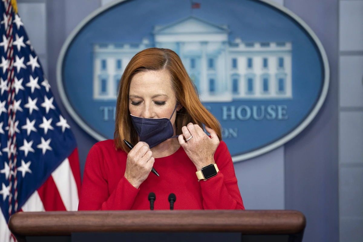Jen Psaki powiedziała, że zaraziła się Covid-19 i ma łagodne objawy. Nie towarzyszyła Bidenowi w jego podróży zagranicznej do Rzymu i na szczyt Grupy 20, nie poleciała też do Glasgow w Szkocji na szczyt klimatyczny ONZ.