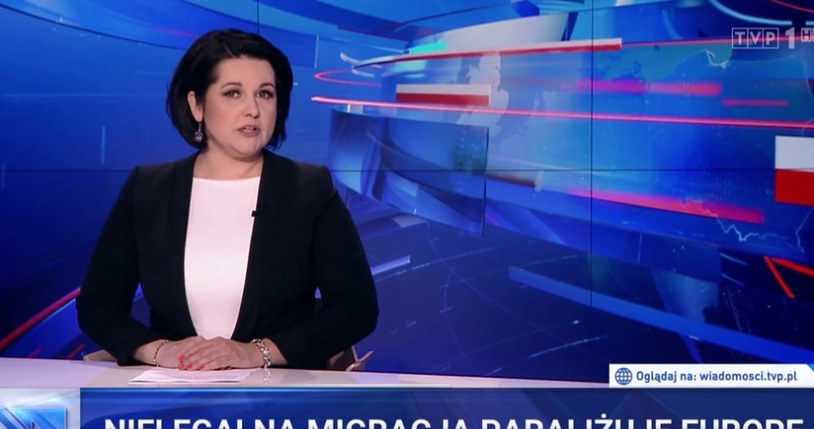 "Wiadomości" TVP znowu są bezlitośnie krytykowane - tym razem za sprawą kolejnego materiału na temat migrantów. Po fali negatywnych komentarzy stacja w końcu przerwała milczenie i wytłumaczyła się z wykorzystania urywków z szwedzkiego... serialu Netfliksa.