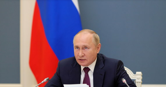 ​Prezydent Rosji Władimir Putin powiedział, że na okręt marynarki wojennej Stanów Zjednoczonych Mount Whitney, który wpłynął na Morze Czarne, można popatrzeć przez lornetkę "albo przez celownik odpowiednich systemów obrony".