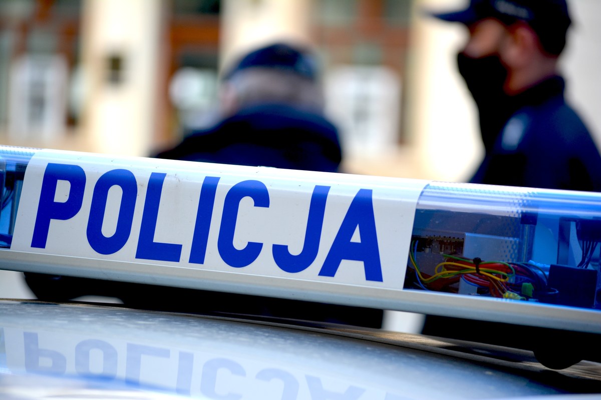 Trzech młodych Włochów zostało brutalnie pobitych w Warszawie - informują włoskie media. Jeden z mężczyzn przebywa w szpitalu. Policja szuka sprawców i świadków zdarzenia. 