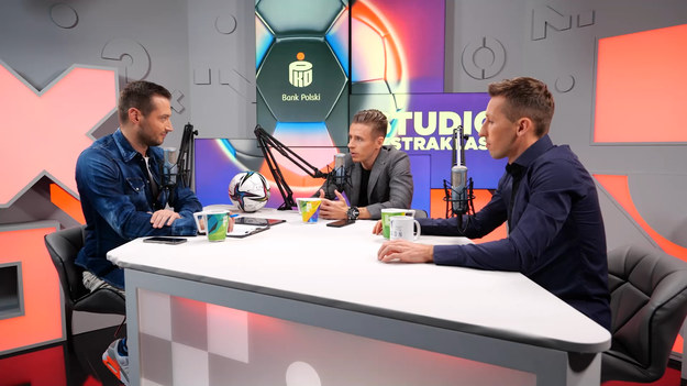 W 13. odcinku programu "Studio Ekstraklasa" gośćmi Sebastiana Staszewskiego byli Damian Kądzior i Radosław Majewski. Za pośrednictwem rozmowy telefonicznej w studiu Interii Sport wypowiadał się również sędzia Tomasz Musiał. Ekspert sędziowski Łukasz Rogowski wspomniał z kolei o kontrowersjach, które były w ostatniej kolejce. 

W każdym odcinku eksperci podsumowują najciekawsze wydarzenia kolejki PKO Bank Polski Ekstraklasy. Oglądaj w poniedziałki o 20:00 NA ŻYWO w Interii! Partnerem projektu jest PKO Bank Polski.
