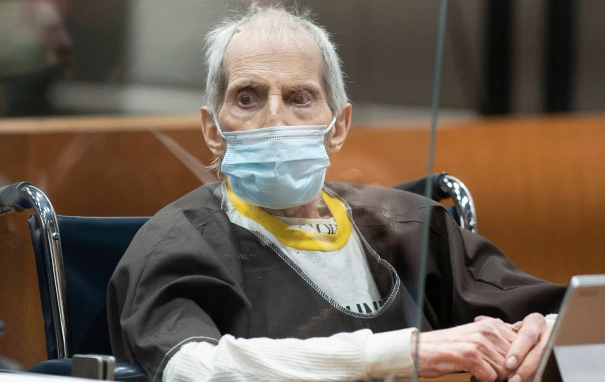 Pochodzący z rodziny magnatów nieruchomości 78-letni multimilioner Robert Durst został oskarżony o zamordowanie prawie 40 lat temu swojej pierwszej żony. W połowie października sąd w Kalifornii skazał go na dożywocie za zabójstwo swej przyjaciółki w 2000 roku. 