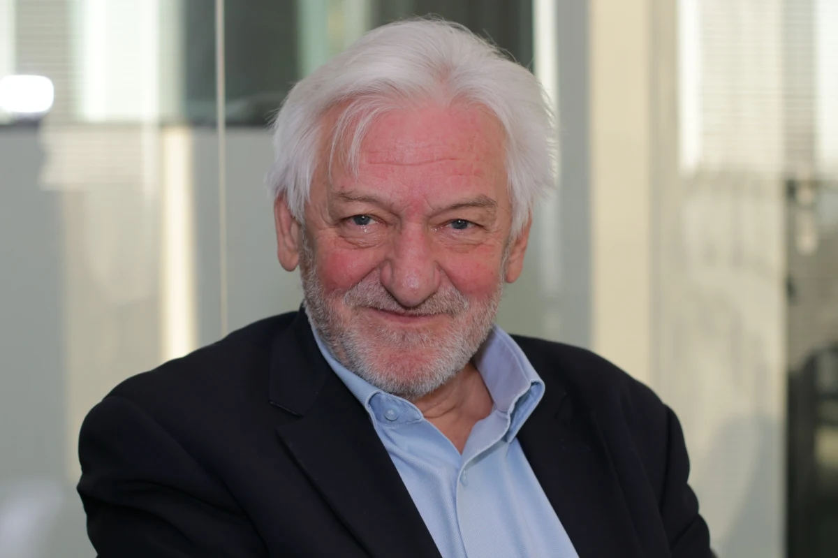 „Choroba dotyka wszystkich, na oddziałach są głównie teraz antyszczepionkowcy” – mówił w Porannej rozmowie w RMF FM prof. Andrzej Horban. Przewodniczący Rady Medycznej przy premierze przekonywał, że ta nie jest za wprowadzeniem lockdownu. „Jeżeli zamykać szkoły, to bardzo lokalnie – zamykamy tam, gdzie są duże ogniska” – komentował i jak dodał, takie sytuacje już mają miejsce. 