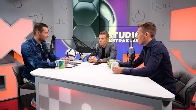 W 13. odcinku programu "Studio Ekstraklasa" gośćmi Sebastiana Staszewskiego byli Damian Kądzior i Radosław Majewski. Za pośrednictwem rozmowy telefonicznej w studiu Interii Sport wypowiadał się również sędzia Tomasz Musiał. Ekspert sędziowski Łukasz Rogowski wspomniał z kolei o kontrowersjach, które były w ostatniej kolejce. 
