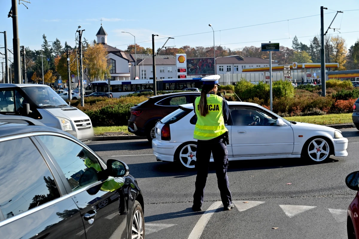 Pierwszego listopada, mimo wzmożonego ruchu na drogach, na szczęście nikt nie zginął w wypadku. „Tegoroczny weekend towarzyszący odwiedzinom na grobach bliskich był bezpieczniejszy, aniżeli w latach poprzednich” – skomentował rzecznik Komendy Głównej Policji inspektor Mariusz Ciarka.