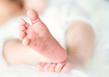 Niecodzienna sytuacja na Mazowszu. Kobieta urodziła dziecko w samochodzie 