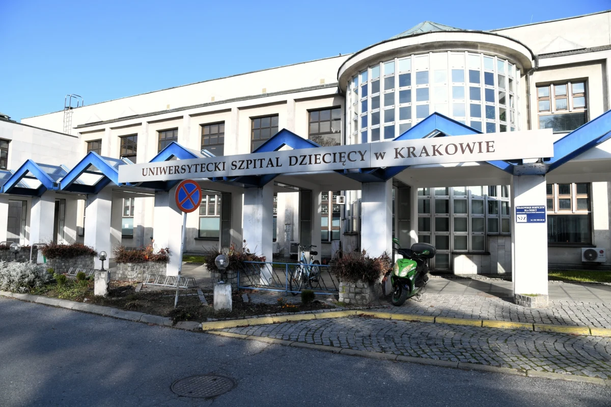Już 72 wypowiedzenia złożono w Uniwersyteckim Szpitalu Dziecięcym w Krakowie-Prokocimiu. Jak informuje Przemysław Błaszczyk z RMF MAXXX, w piątek umowy wypowiedziało blisko 30 lekarzy specjalistów z oddziału anestezjologii i intensywnej terapii. Według informacji reportera RMF FM, Marka Wiosło - najprawdopodobniej w czwartek zostanie wyłoniony nowy dyrektor placówki.