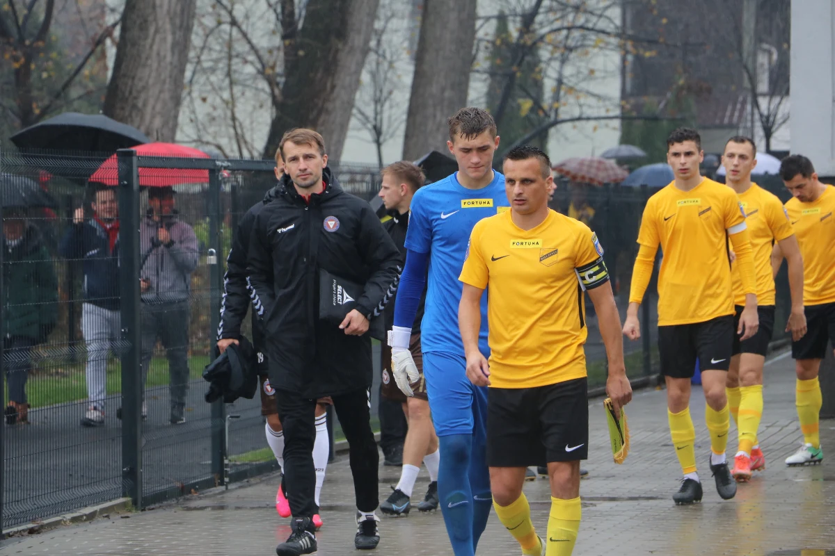 Garbarnia Kraków awansowała do 1/8 finału piłkarskiego Pucharu Polski. W derbowym pojedynku drugoligowiec pokonała grającą klasy rozgrywkowe niże, ale pełną byłych gwiazd ekstraklasy Wieczystą 5:0. 