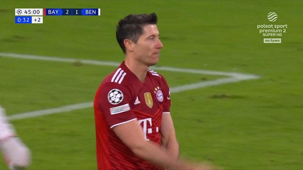 Robert Lewandowski otworzył wynik spotkania Bayern Monachium - Benfica i zdobył bramkę na 1-0. W doliczonym czasie gry w pierwszej połowie stanął przed szansą zdobycia kolejnej bramki, ale nie wykorzystał rzutu karnego.
