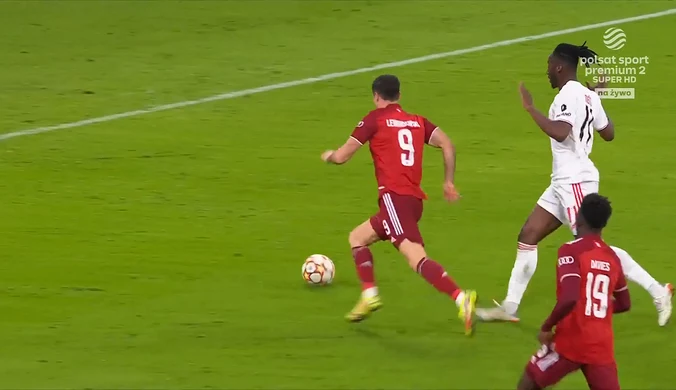 Robert Lewandowski na 4-1 w meczu Bayern - Benfica. Zobacz gola. WIDEO (Polsat Sport)