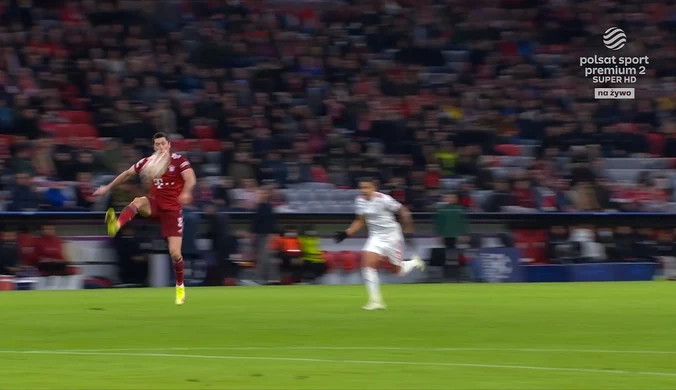 Gol Roberta Lewandowskiego na 5-2 w meczu Bayern - Benfica. WIDEO (Polsat Sport)