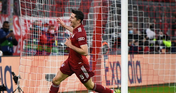 ​Piłkarz Bayernu Monachium Robert Lewandowski zdobył swoją trzecią bramkę w meczu z Benficą Lizbona w 4. kolejce grupy E Ligi Mistrzów. Polski napastnik w 26. minucie otworzył wynik, w 61. podwyższył na 4:1, a w 84. na 5:2.