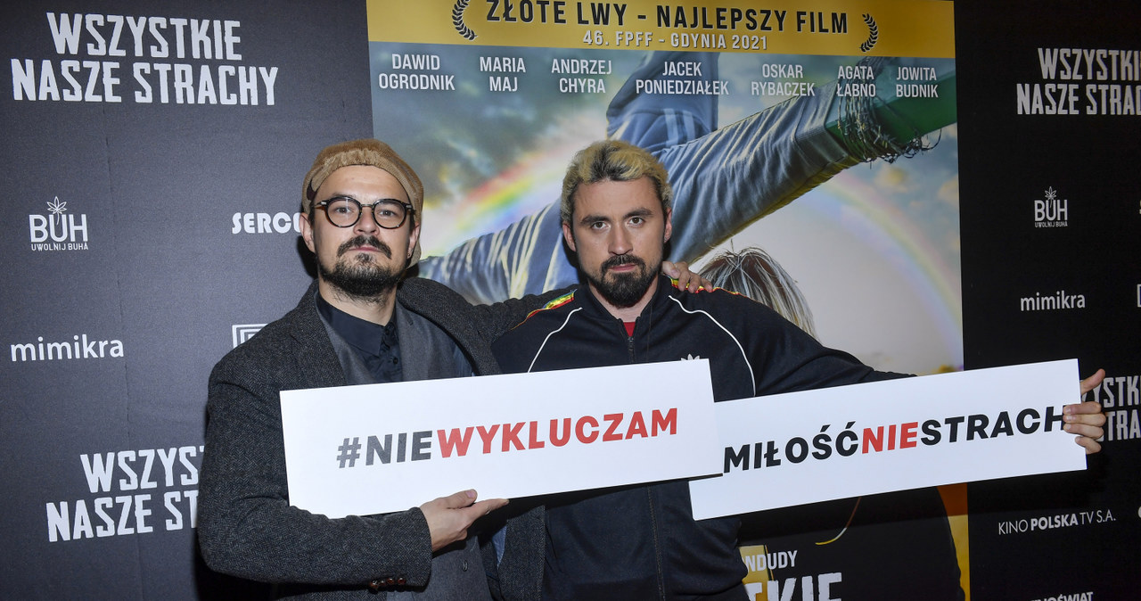 "To ważny film, który powinien zobaczyć każdy. Nie tylko katolicy, nie tylko osoby nieheteronormatywne czy pochodzące ze wsi. Pokażmy, że nie chcemy w Polsce podziałów i wykluczeń" - mówili twórcy. We wtorek, 3 listopada, w warszawskiej Kinotece odbyła się premiera filmu "Wszystkie nasze strachy" w reżyserii Łukasza Rondudy i Łukasza Gutta.