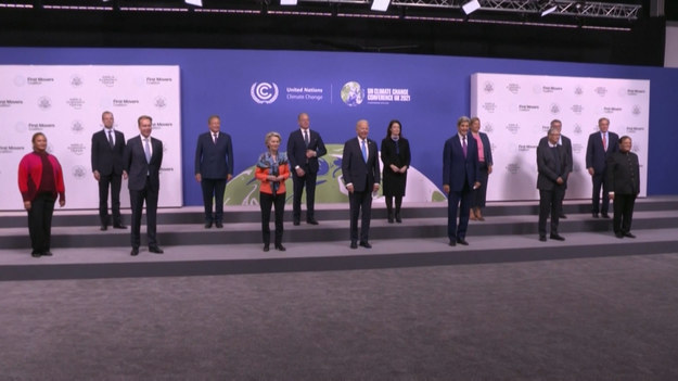Do 12 listopada potrwa szczyt klimatyczny ONZ w Glasgow. Delegacje, organizacje pozarządowe i eksperci dyskutują na temat szybkiego odejścia od paliw kopalnych, finansowania przejścia na gospodarkę emisyjną w krajach ubogich, a nawet promowania diety opartej na roślinach. Jednak głównym celem jest wzmocnienie uzgodnień zawartych w 2015 r. w Paryżu. Na szczycie pojawili się m.in. prezydent USA Joe Biden, przewodnicząca Komisji Europejskiej Ursula von der Leyen, specjalny wysłannik prezydenta USA ds. klimatu John Kerry i założyciel Microsoftu Bill Gates. 