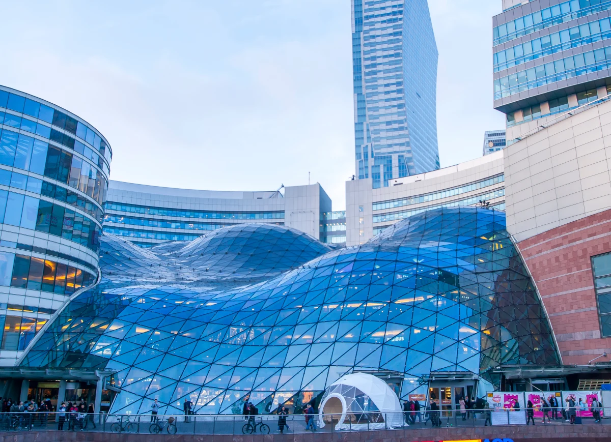 ​W warszawskiej galerii handlowej Złote Tarasy w ciągu tygodnia doszło do dwóch tragedii. Po upadku z dużej wysokości zginęły dwie osoby: mężczyzna i kobieta. W sprawie głos zabrała dyrekcja centrum handlowego, wydając oświadczenie. 