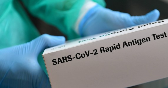 Ministerstwo zdrowia Holandii podało, że podda utylizacji 4,1 mln szybkich testów na obecność koronawirusa z powodu upłynięcia ich terminu ważności. Dziennik "Trouw" szacuje wartość przeterminowanych testów na 30 mln euro.