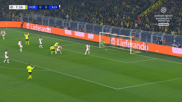 Jude Bellingham (Dortmund) zmarnował doskonałą okazję w 9 minucie spotkania Borussia Dortmund - Ajax.