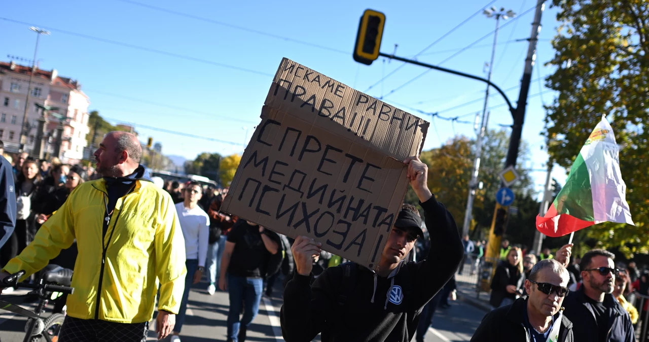 Protest przeciwko przepustkom coronavirusowym w Bułgarii