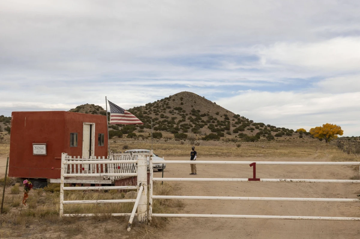 Wypadek, w którym zginęła operatorka zdjęć do filmu "Rust" Halyna Hutchins, postrzelona przez Aleca Baldwina, mógł być wynikiem sabotażu - oświadczyli prawnicy, reprezentujący zbrojmistrza pracującego na planie.