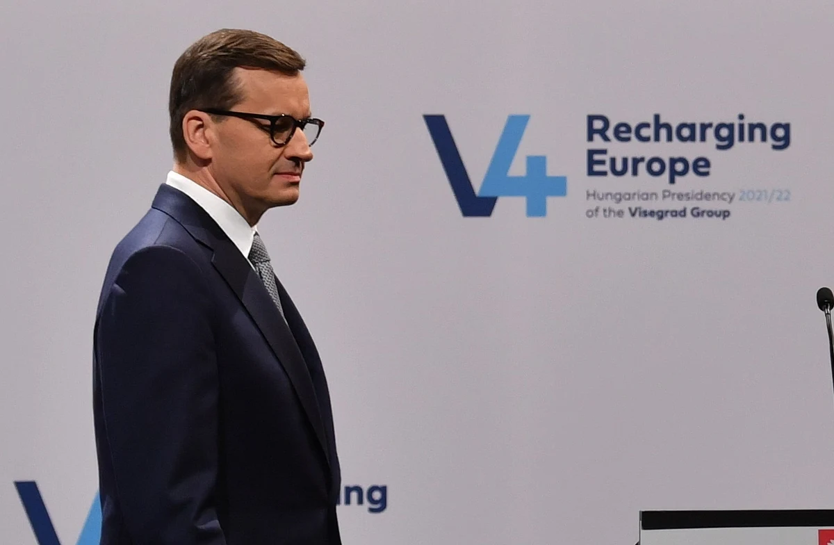 Apelujemy do Komisji Europejskiej, aby dokładnie sprawdzić manipulacje cenowe Gazpromu i manipulacje na rynku certyfikatów emisji CO2 (ETS) - mówił po spotkaniu szefów rządów państw Grupy Wyszehradzkiej z prezydentem Korei Południowej w Budapeszcie premier Mateusz Morawiecki. 