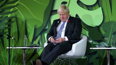 Boris Johnson "walczy" ze zmianami klimatu na pokładzie... samolotu 