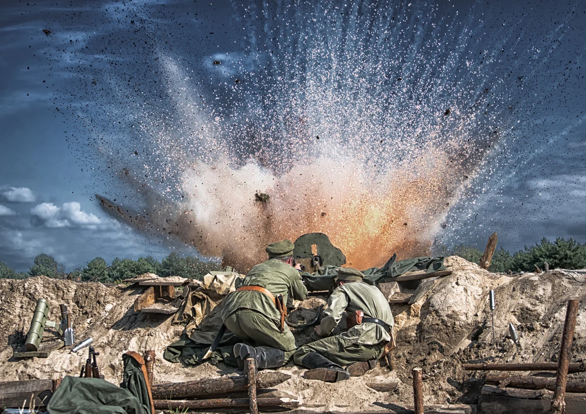 "Obłoki śmierci. Bolimów 1915" to pełnometrażowy, fabularyzowany film dokumentalny, opowiadający o narodzinach broni chemicznej z polskiej perspektywy. 5 listopada wchodzi do kin. Widz ogląda przebieg jednych z pierwszych ataków gazowych w historii, do których doszło w trakcie I wojny światowej w Bolimowie. Twórcy filmu nadali mu podtytuł "Historia, którą zabiła ludzka niepamięć".