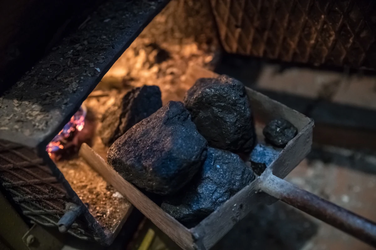 ​Puck rezygnuje z wygaszenia węglowej kotłowni funkcjonującej w mieście i przejścia na gaz. Pucka Gospodarka Komunalna, miejska spółka dostarczająca ciepło do mniej więcej połowy mieszkańców, miała w ciągu 5 lat przejść zieloną transformację. Te plany jednak odłożono na czas bliżej nieokreślony - dowiedział się reporter RMF FM. Powód? Radykalna podwyżka cen gazu.