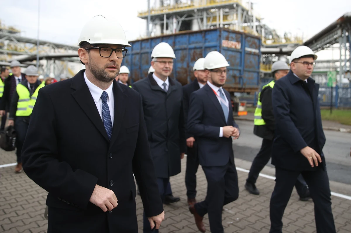 W rafinerii w Trzebini Orlen otworzył kolejną inwestycję - instalację do produkcji glikolu oraz pierwszy polski hub wodorowy. Jak podkreślił prezes spółki Daniel Obajtek, jest to pierwszą tego typu w Polsce i największą w Europie.