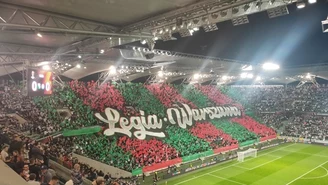 Przykre sceny na stadionie Legii. Na murawie niebezpieczny przedmiot