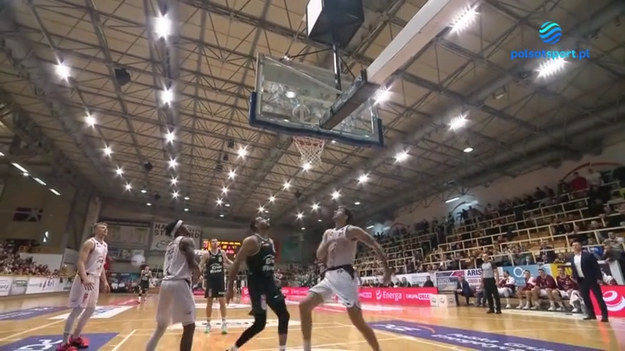 PGE Spójnia Stargard - Enea Zastal BC Zielona Góra 53:96
Spotkanie PGE Spójnia Stargard - Enea Zastal BC Zielona Góra obfitowało w efektowne wsady.