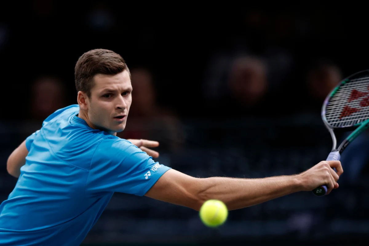 Rozstawiony z "dziesiątką" Cameron Norrie przegrał z Amerykaninem Taylorem Fritzem 3:6, 6:7 (3-7) w 1/8 finału halowego turnieju ATP rangi Masters 1000 w Paryżu. Porażka Brytyjczyka oznacza, że Hubert Hurkacz jest bardzo bliski występu w kończącej sezon imprezie masters - ATP Finals.