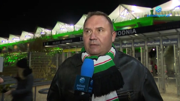 Legia Warszawa przegrała z SSC Napoli 1:4 w meczu 4. kolejki grupy C Ligi Europy. Mistrzowie Polski, po obiecującej pierwszej połowie, w drugiej nie mieli wiele do powiedzenia. Goście strzelili dwa gole po rzutach karnych. Jednego z nich wykorzystał Piotr Zieliński. Reporterka Polsatu Sport Bożena Pieczko przepytała kibiców po tym meczu.